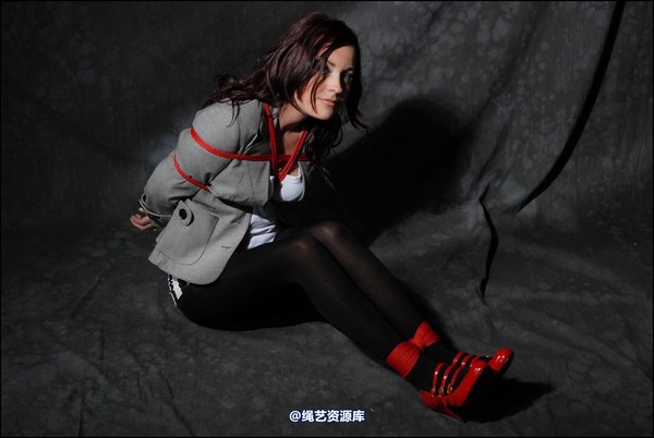simplytied - Jinx in red shoes 第 16 张图片