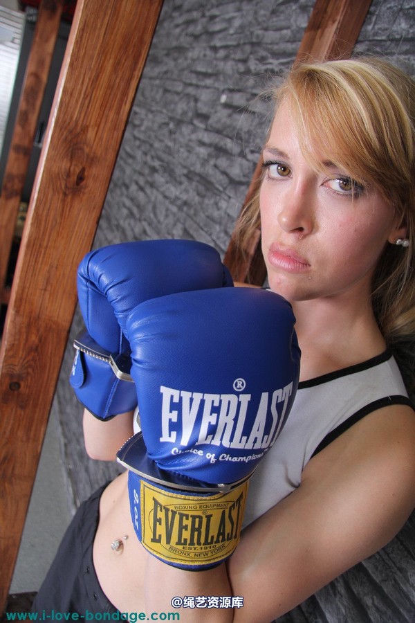 girlsinsteel - Cuffed in boxing gloves 第 29 张图片