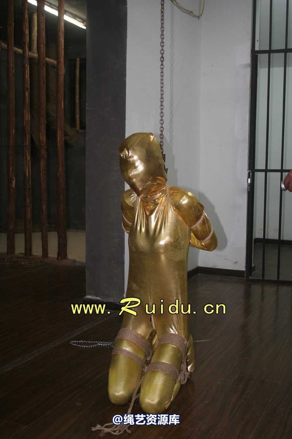 锐度主张 - 20070921第34期 影片胶衣紧缚悬吊图片 第 55 张图片