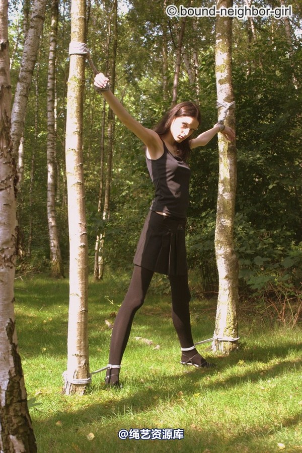 bound-neighbor-girl - Tanja - Tied up in the forest 1 第 14 张图片