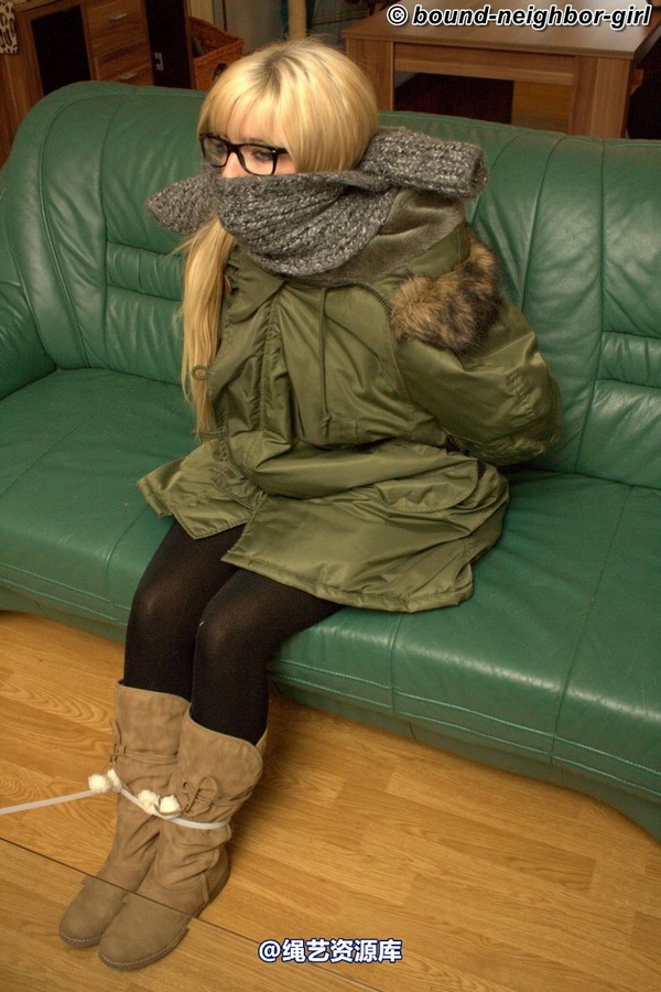 bound-neighbor-girl - Marenka - In winter jacket tied 1 第 32 张图片