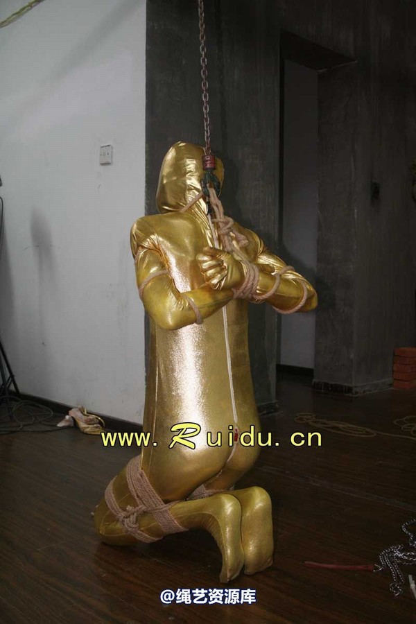 锐度主张 - 20070921第34期 影片胶衣紧缚悬吊图片 第 95 张图片