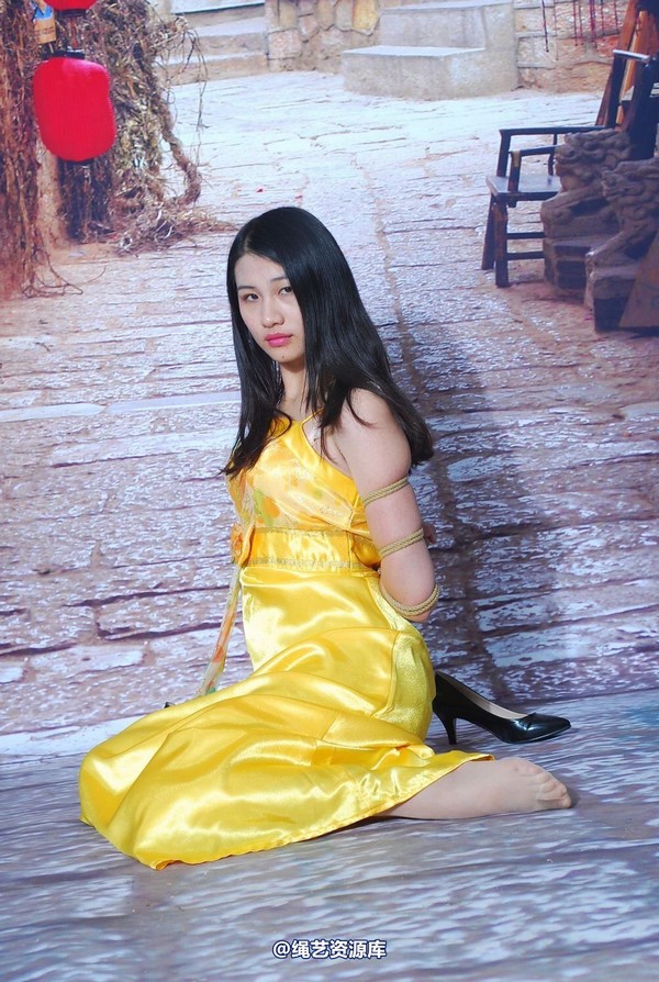 唯美之家 - 新模萧萧黄礼服 第 83 张图片