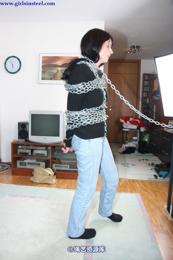 girlsinsteel - Heavy chains and handcuffs 第 12 张图片