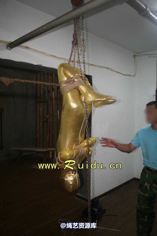 锐度主张 - 20070921第34期 影片胶衣紧缚悬吊图片 第 120 张图片