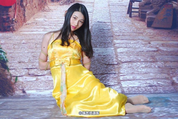 唯美之家 - 新模萧萧黄礼服 第 50 张图片