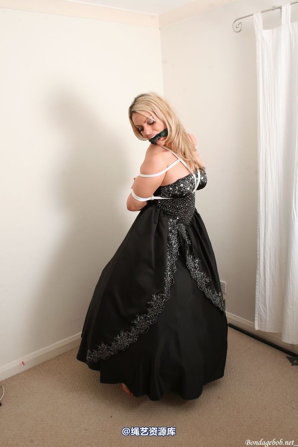 bondagebob - Izzy Ball Gown 第 38 张图片