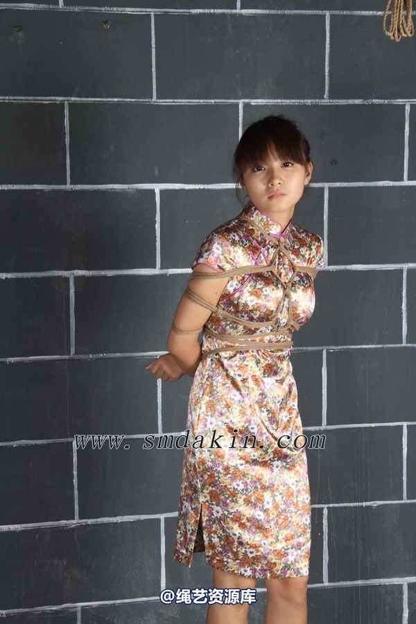 锐度主张 - 旗袍小美女绳艺美缚模特：嫒柔 第 37 张图片