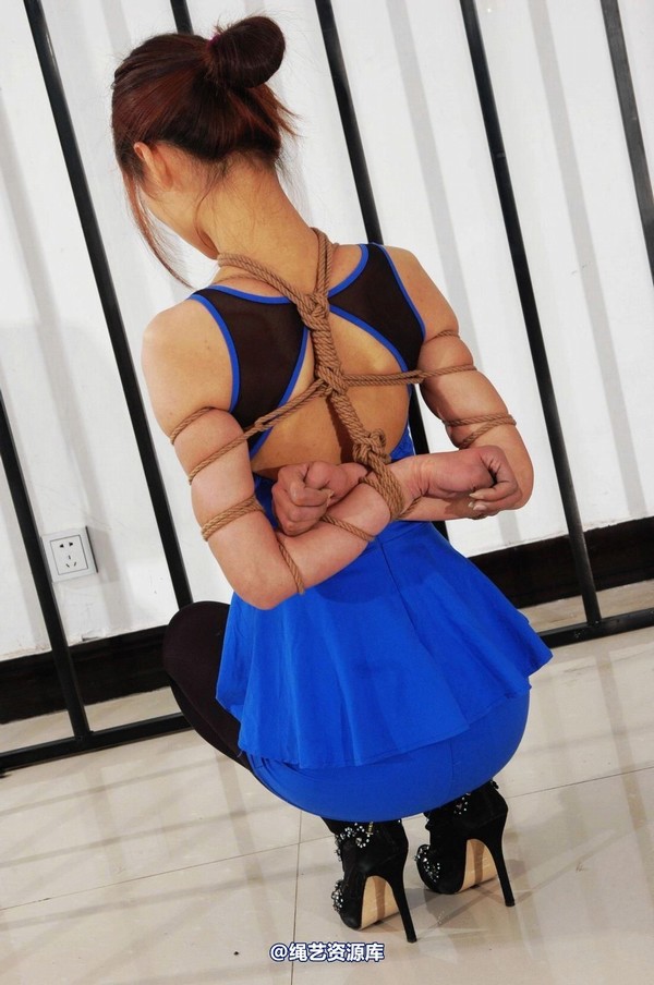 mj影视 - 倾心 前凸后翘的性感黑丝女犯-2013-03-26 第 80 张图片