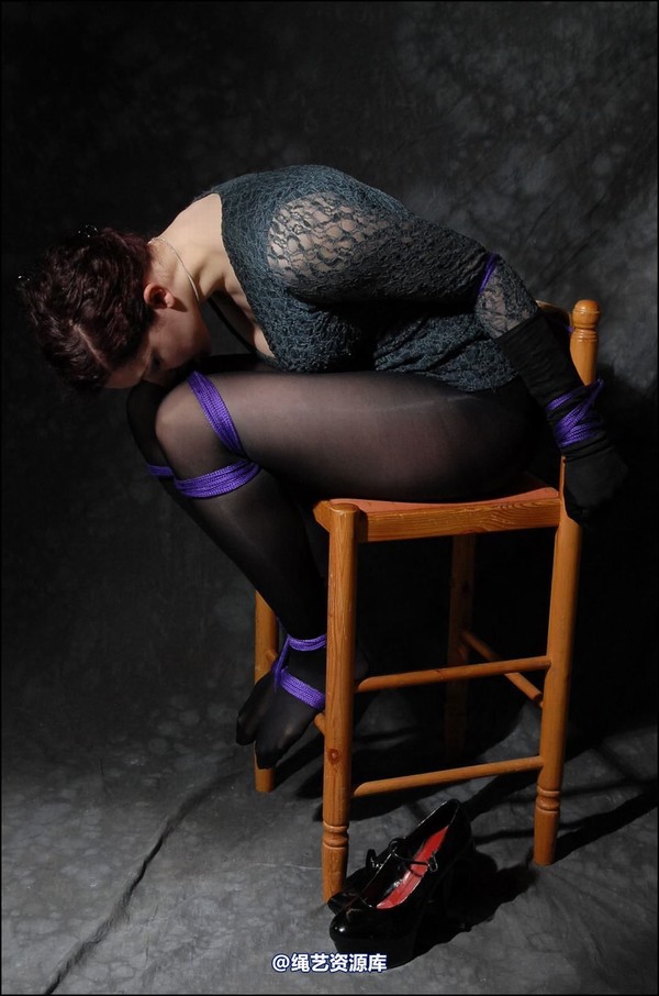 simplytied - Ebony Rose in jumper and tights 第 40 张图片