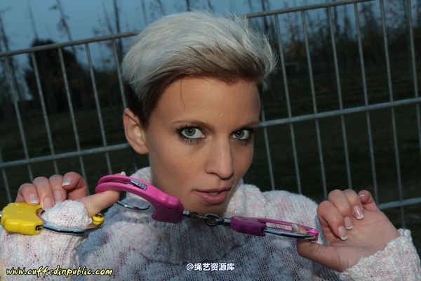 girlsinsteel - Two handcuffs 第 6 张图片