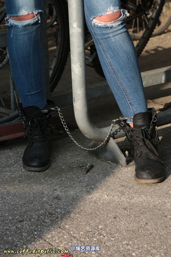 girlsinsteel - Wow yellow handcuffs 第 72 张图片