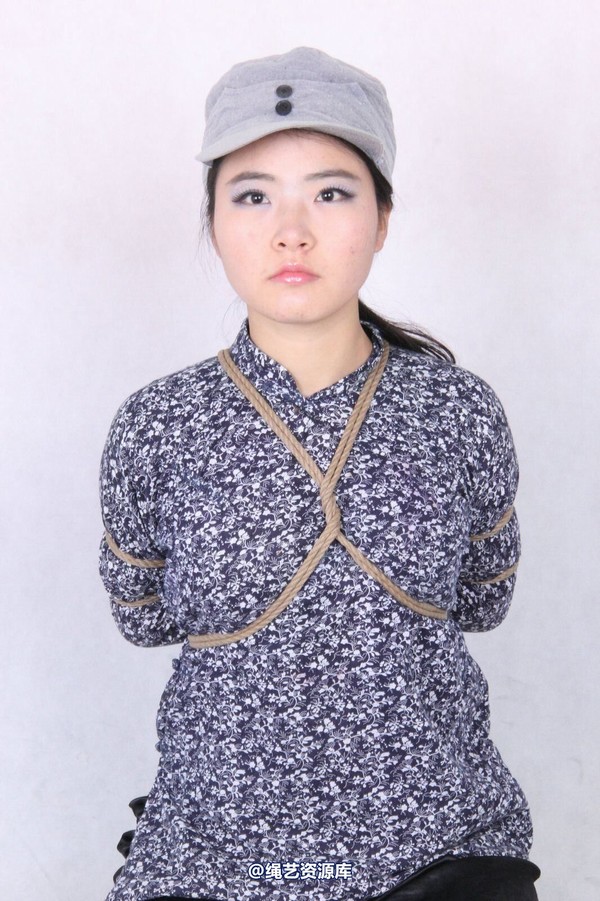 胜景山庄 - 228-女游击队被绑 第 9 张图片
