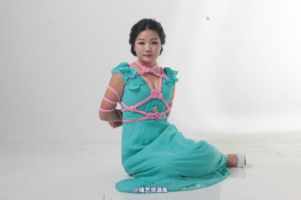 胜景山庄 - 288-果儿礼服 第 30 张图片