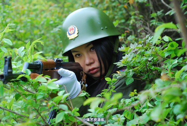 唯美之家 - 外拍军装三模特 第 29 张图片