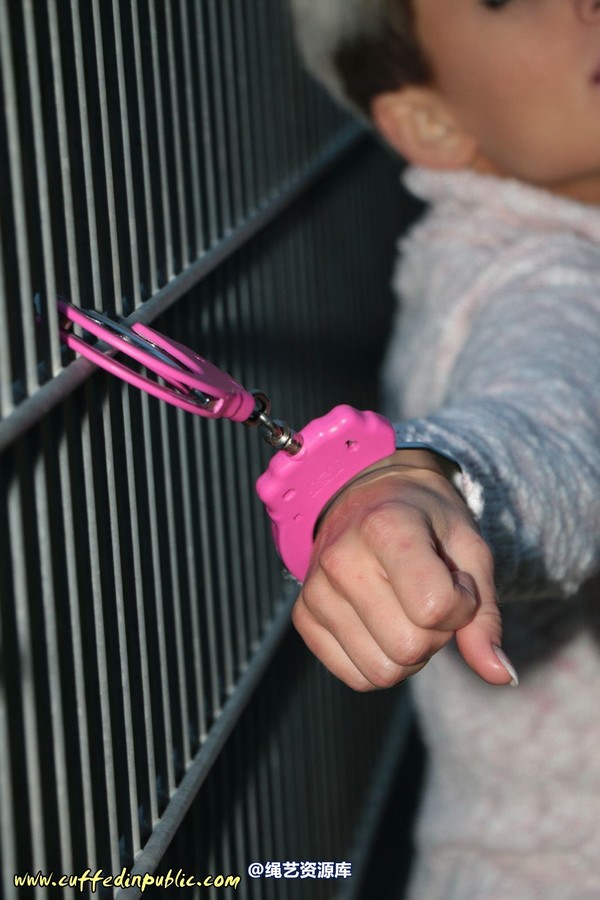 girlsinsteel - Two handcuffs 第 43 张图片