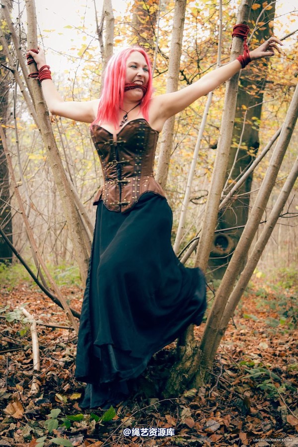 limitedaudience - 2014 elyssia hanging out in the woods 第 33 张图片