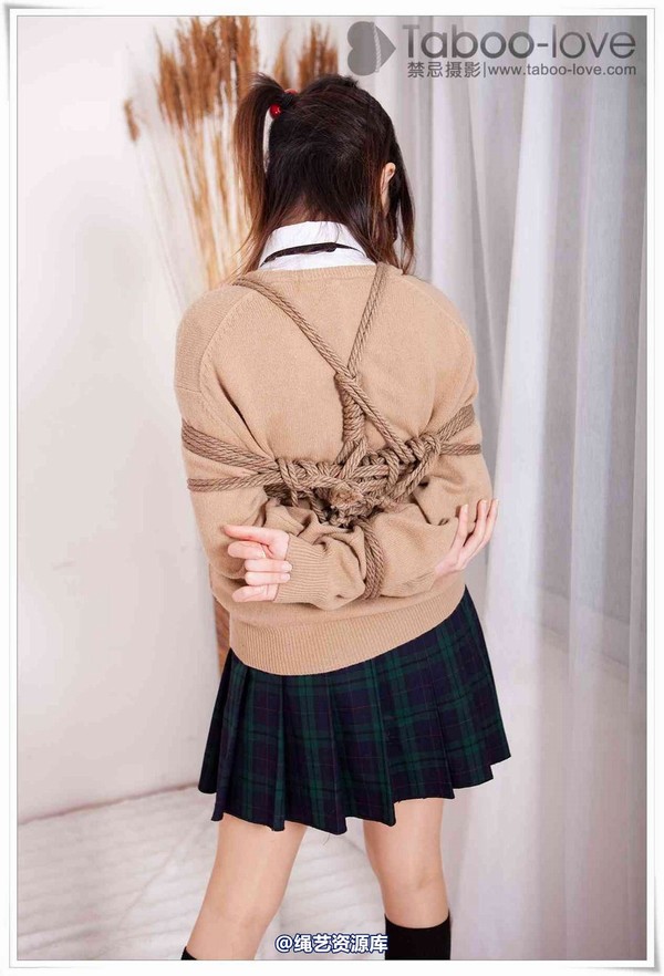 禁忌摄影 - No.040 小�� �W生制服眼�R娘 第 21 张图片