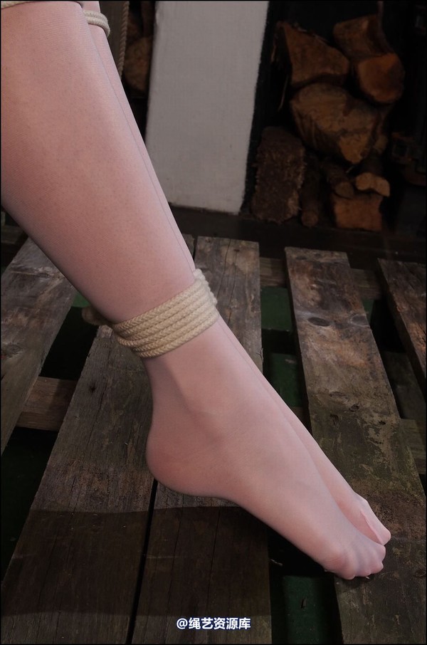simplytied - Two friends in pink tights 第 45 张图片