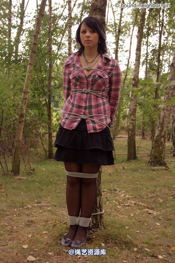bound-neighbor-girl - Nadine - Adventure in the woods part 1 第 21 张图片