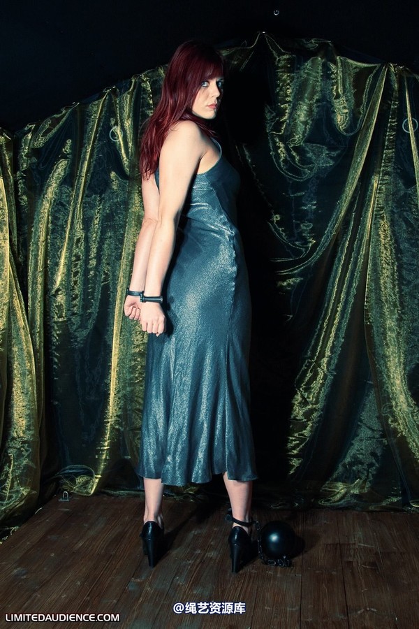 limitedaudience - 2010 scarlett in ball and chains 第 22 张图片