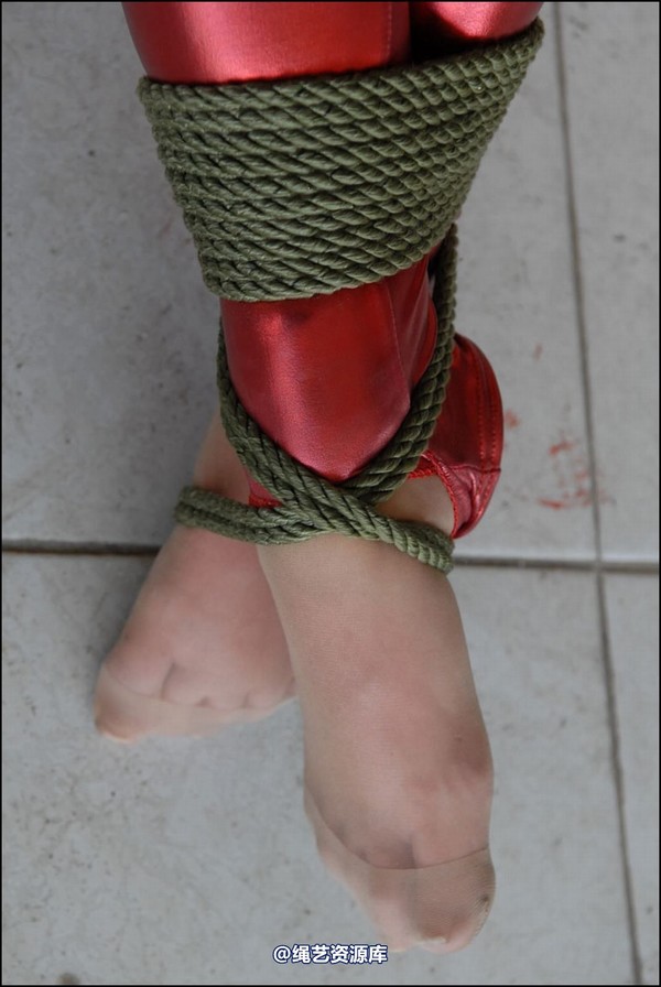 simplytied - Shiny Red in Spain 第 34 张图片