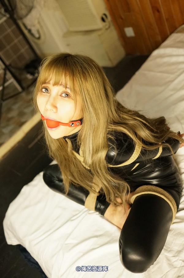dk13美束馆 - 10.25-e乐乐黑色紧身衣-100P 第 31 张图片