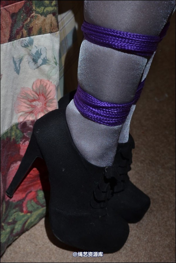 simplytied - Grey shine tights on T 第 11 张图片