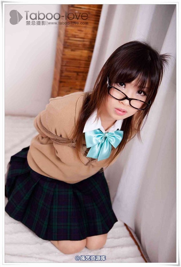 禁忌摄影 - No.040 小�� �W生制服眼�R娘 第 11 张图片