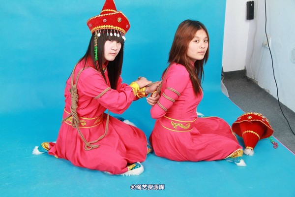 胜景山庄 - 033-蒙古服姐妹花 第 25 张图片