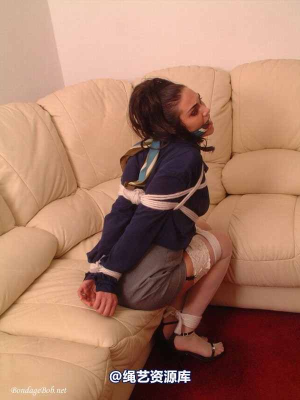 bondagebob - Robyn Sofa tied 第 34 张图片