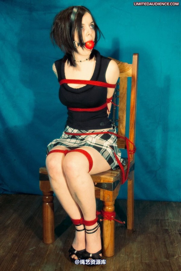 limitedaudience - 2010 jenvy bound on a chair 2 第 34 张图片