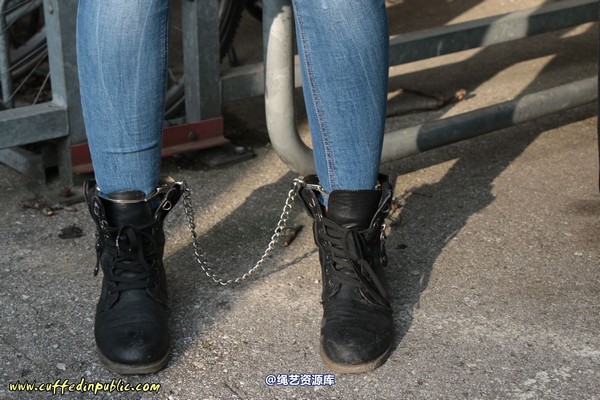 girlsinsteel - Wow yellow handcuffs 第 49 张图片