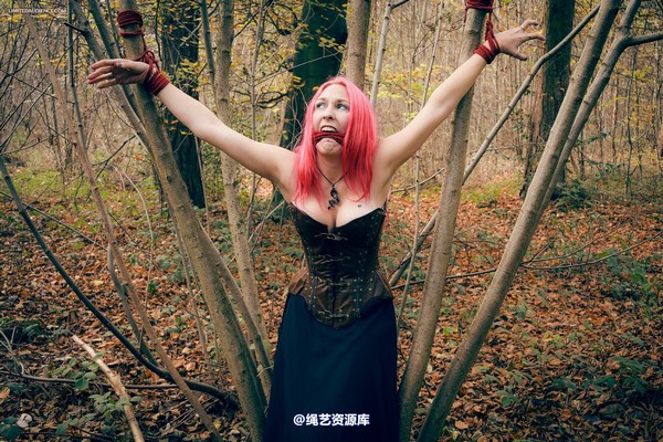 limitedaudience - 2014 elyssia hanging out in the woods 第 28 张图片