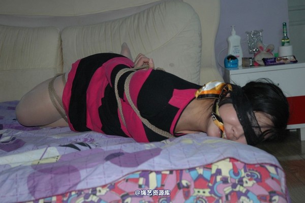 唯美之家 - 2010-12-29雪儿挣扎逃脱。 第 144 张图片