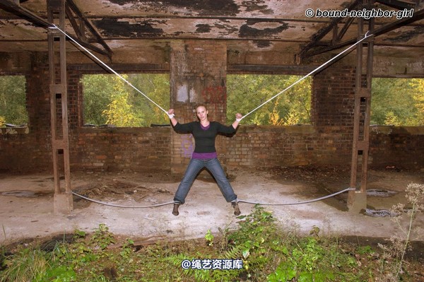 bound-neighbor-girl - Peggy - surprise in the ruins part 3 第 11 张图片