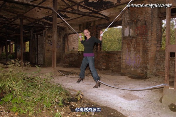 bound-neighbor-girl - Peggy - surprise in the ruins part 3 第 20 张图片