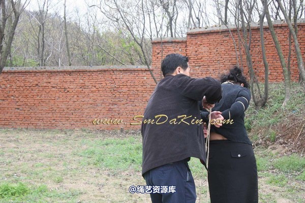 锐度主张 - 2009年第21期捆绑图（2009.4.26）3.28聚会，同好MM极限紧缚 第 13 张图片