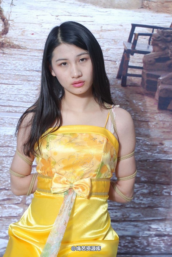 唯美之家 - 新模萧萧黄礼服 第 26 张图片