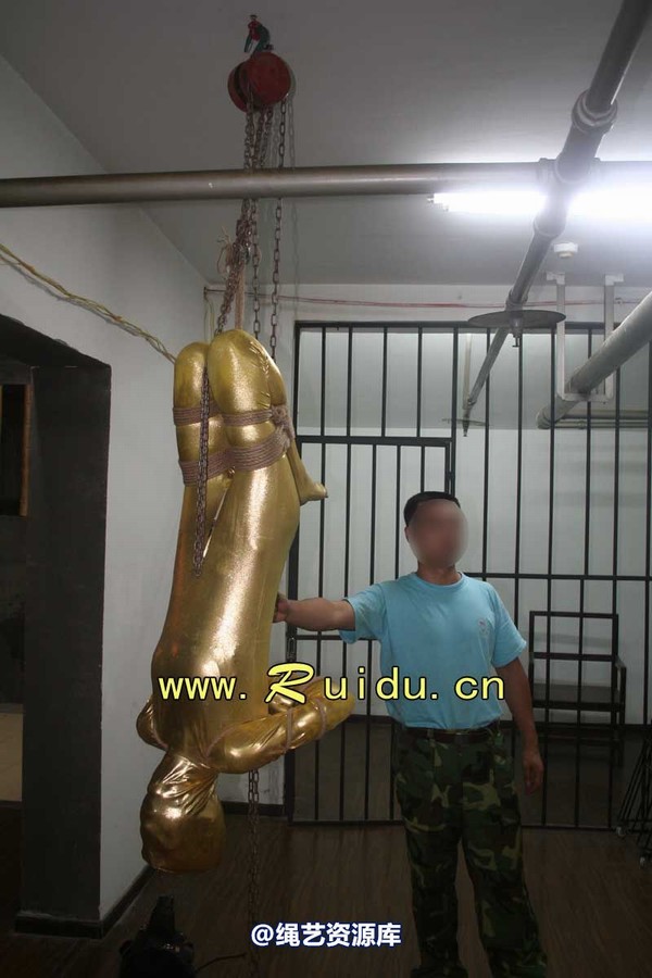 锐度主张 - 20070921第34期 影片胶衣紧缚悬吊图片 第 189 张图片