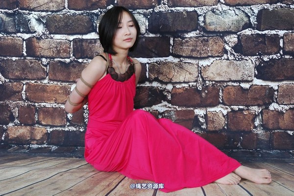 唯美之家 - 白雪红裙 第 8 张图片