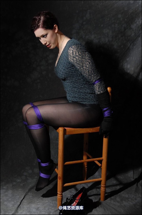simplytied - Ebony Rose in jumper and tights 第 33 张图片