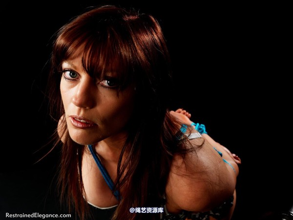 restrainedelegance - Holly Kiss Tied Up Tight 第 33 张图片