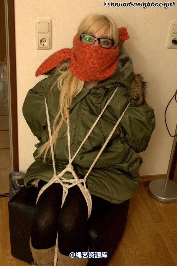 bound-neighbor-girl - Marenka - In winter jacket tied 1 第 40 张图片