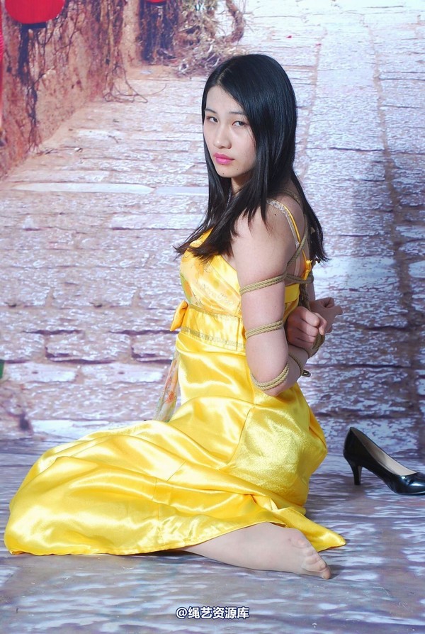 唯美之家 - 新模萧萧黄礼服 第 116 张图片