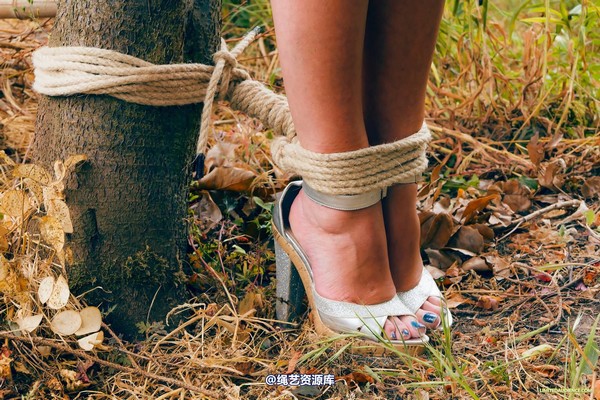 limitedaudience - 2015 kimmy louise up against a tree 2 第 27 张图片