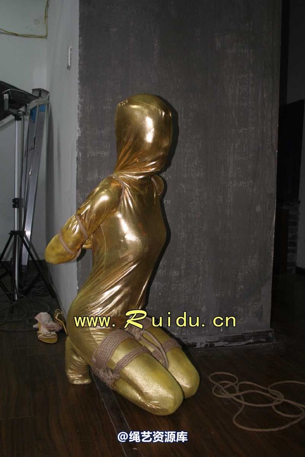 锐度主张 - 20070921第34期 影片胶衣紧缚悬吊图片 第 15 张图片