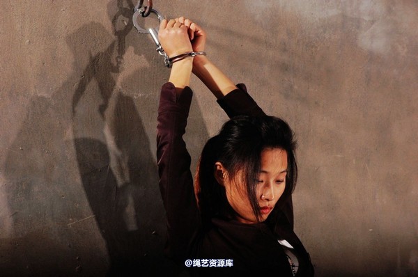 mj影视 - 倾心罪恶红唇1 第 220 张图片