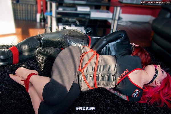 limitedaudience - 2010 scarlett shrinking violet damsels in peril 2 第 22 张图片