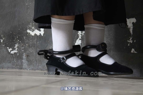 锐度主张 - 黑布鞋白袜镣铐模特：小芳 第 44 张图片